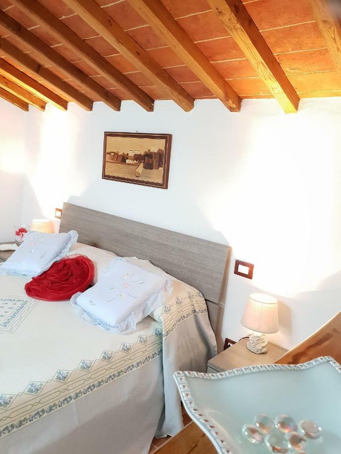 Apartamento Mansarda Degli Ulivi Rigomagno Exterior foto